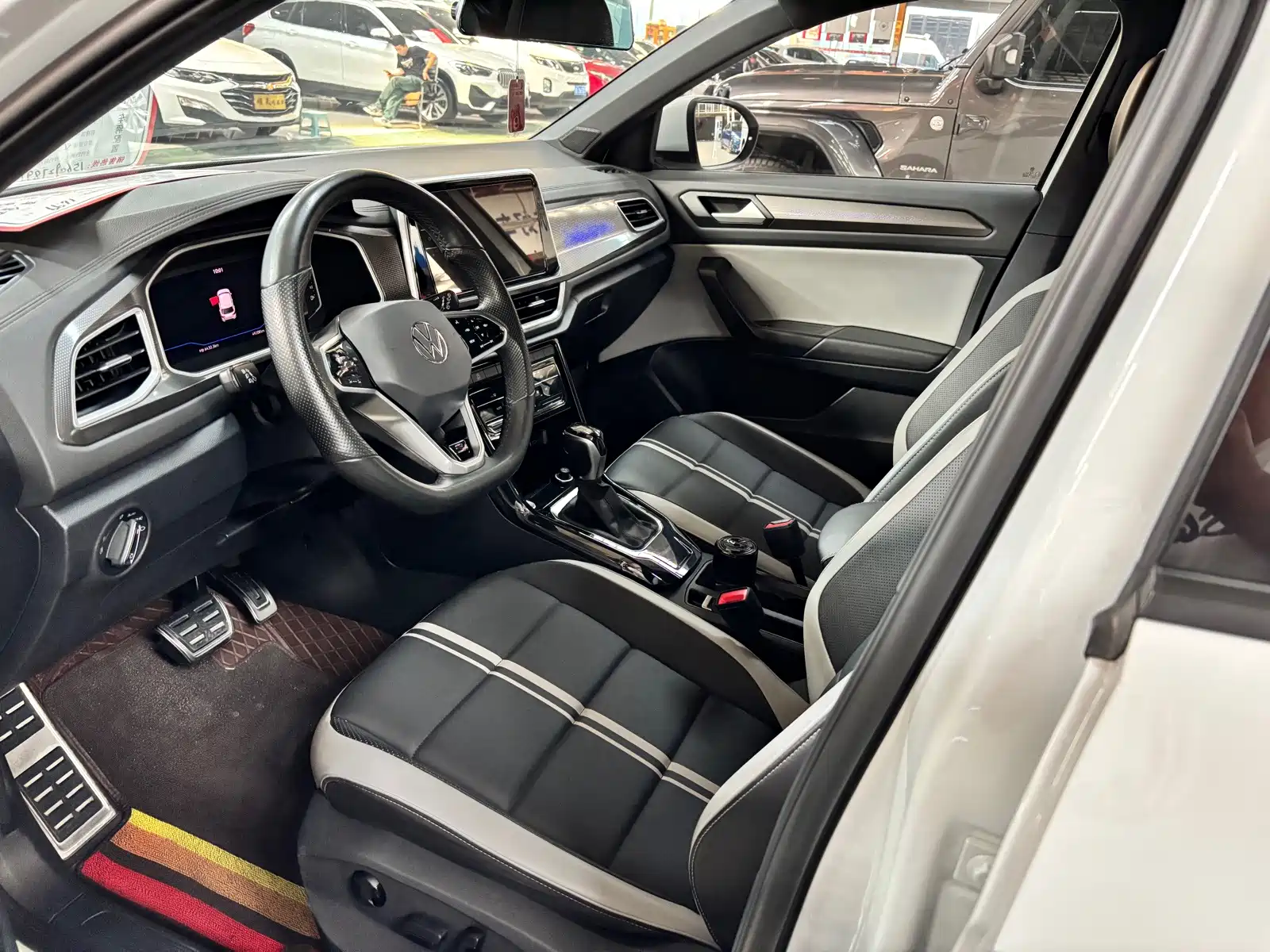 Фото 7 - Volkswagen T-ROC