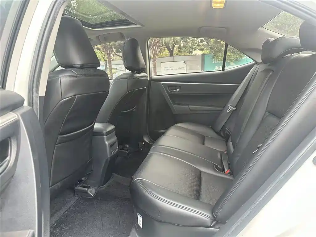 Toyota Corolla Twin Engine E+ 2019 1.8L E-CVT Leading Edition фото 17