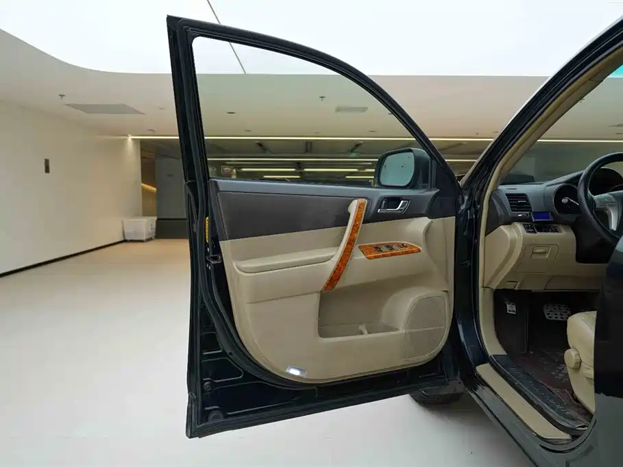 Toyota Highlander 2009 2.7L 2WD 7-seater Elite Edition фото 13