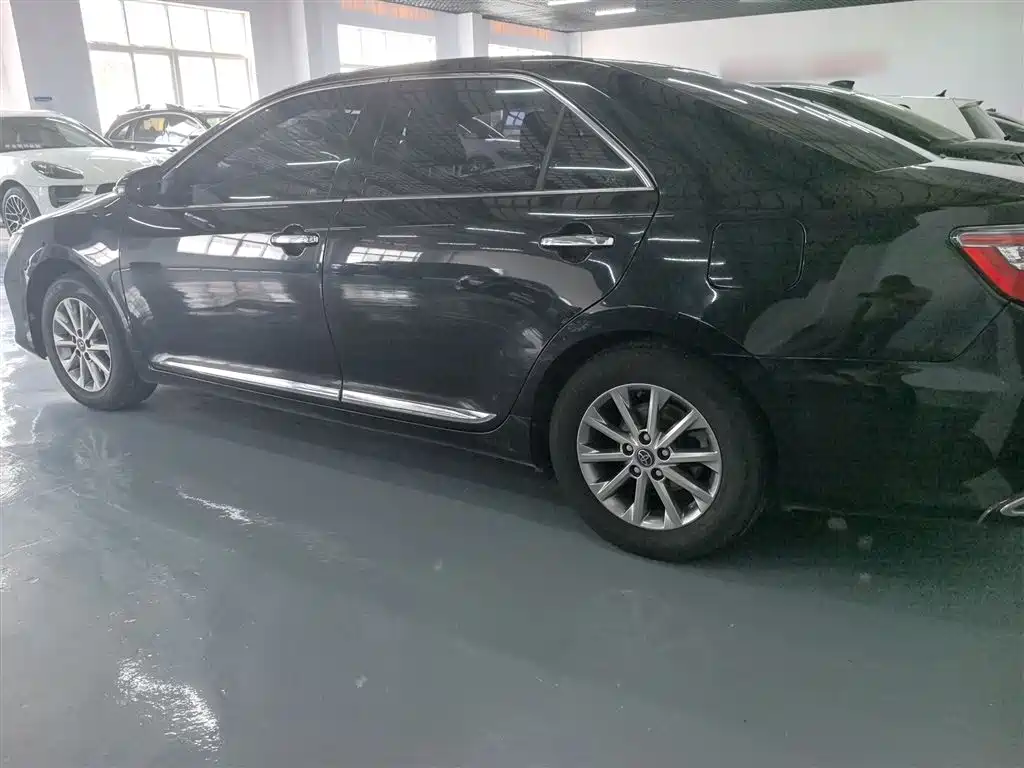 Toyota Camry 2016 2.0G 10th Anniversary Luxury Edition фото 12