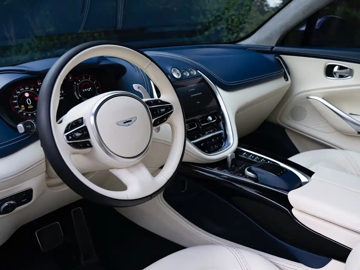 Aston Martin DBX 2022 2022 4.0T V8