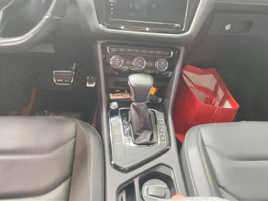 Volkswagen Tiguan L 2021 330TSI Automatic 2WD R-Line Premium фото 16