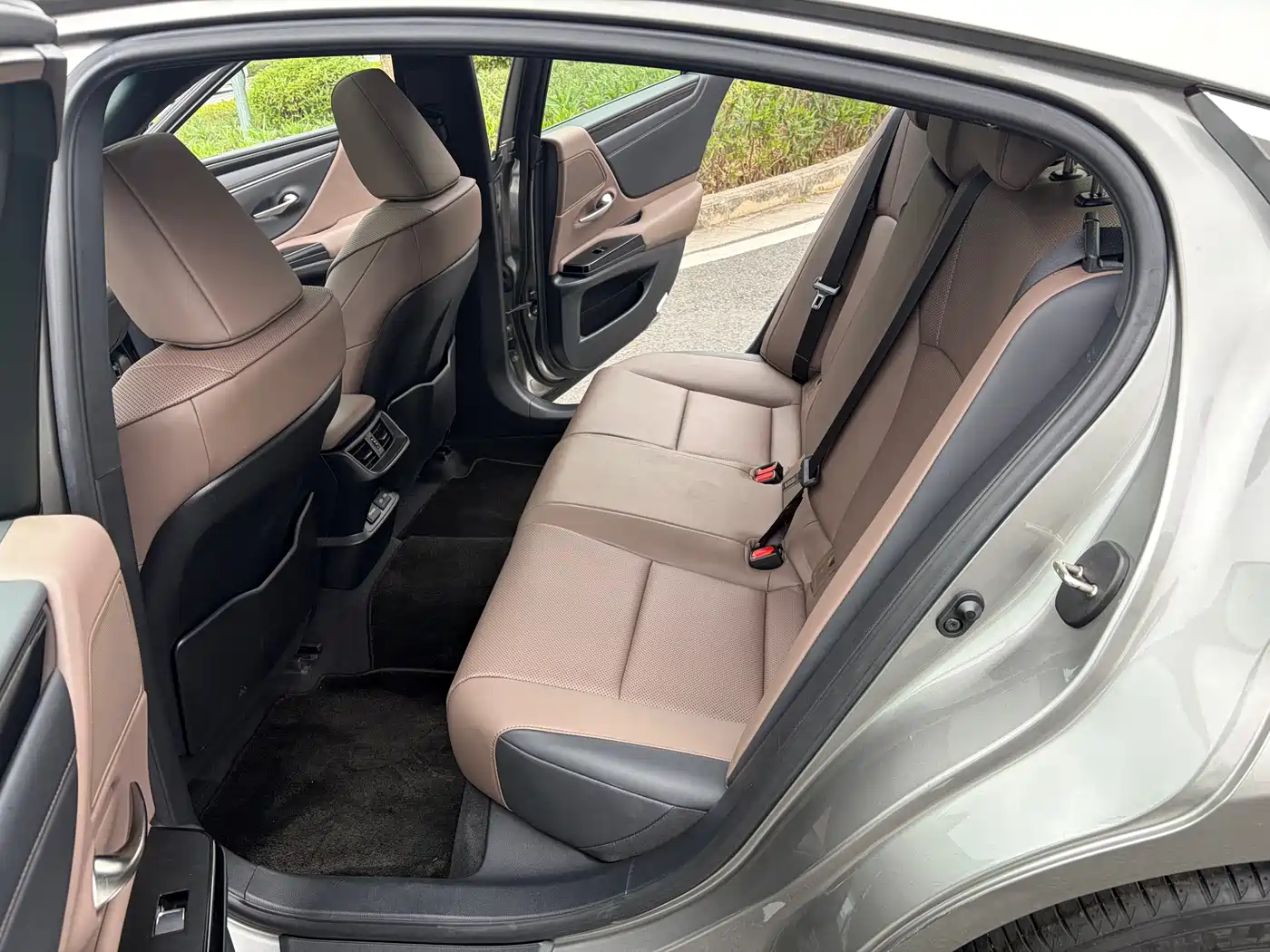 Lexus ES 2023 200 Excellence Edition фото 8