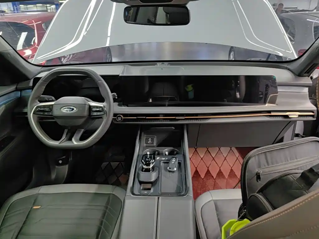 Фото 10 - Ford Edge