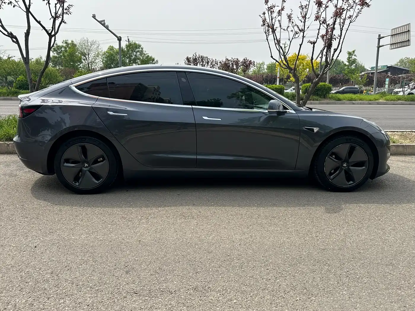 TESLA MODEL 3 (IMPORTED)