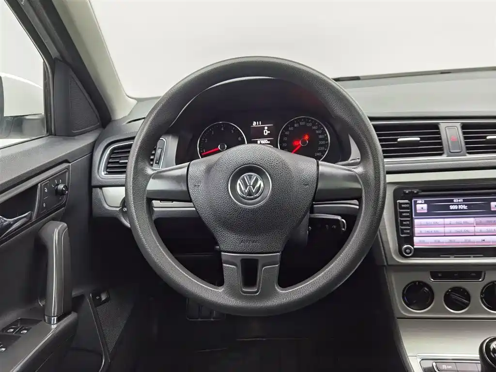 Volkswagen Lavida 2013 Facelift Classic 1.6L Manual Comfort фото 11
