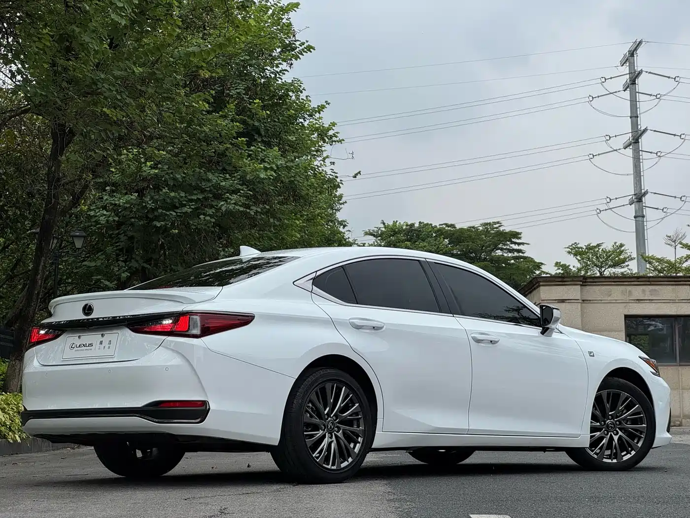 Фото 6 - Lexus ES
