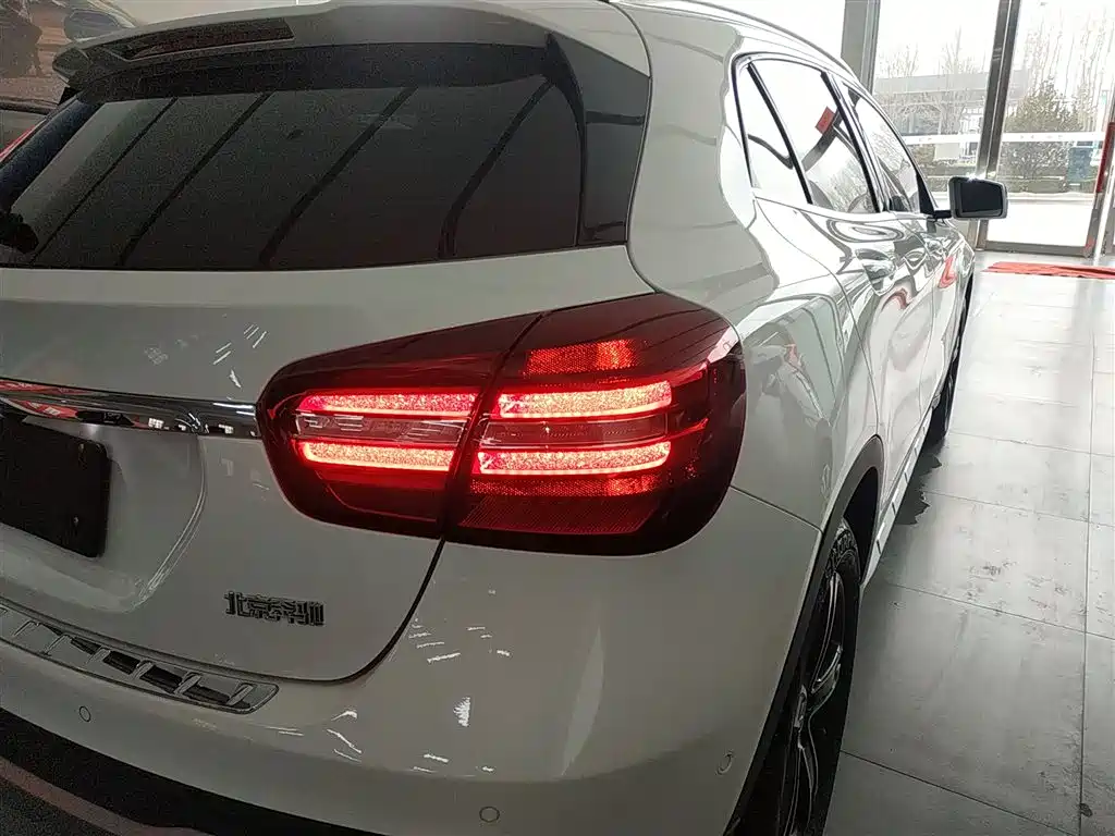 Mercedes-Benz GLA 2018 GLA 200 Fashion фото 24