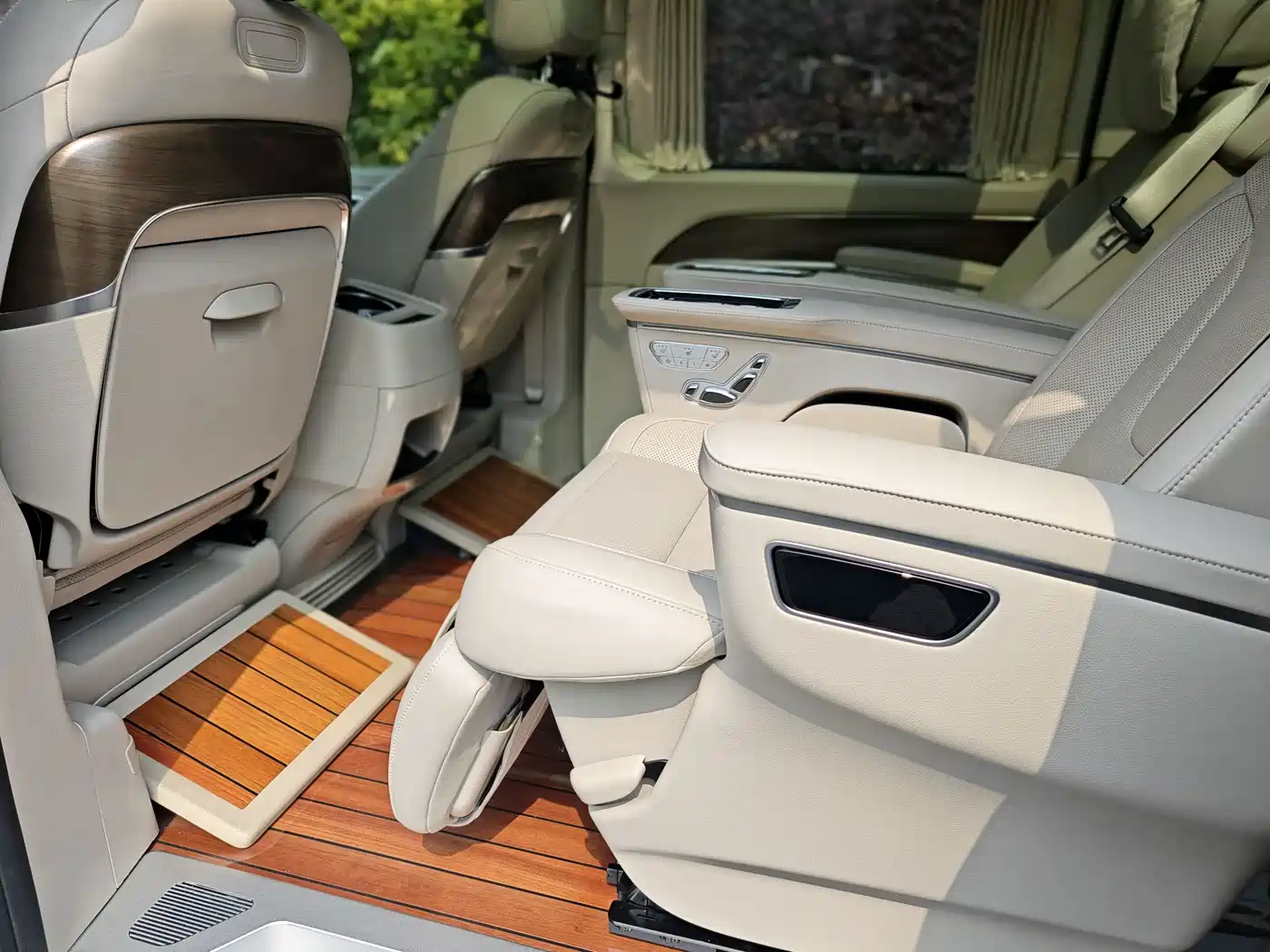 Mercedes-Benz V-Class 2022 V 260 L Long Wheelbase Luxury Edition фото 10