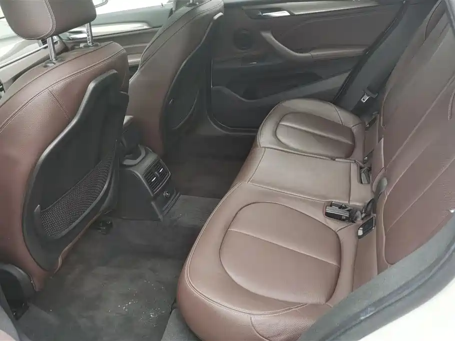 BMW X1 2018 sDrive18Li Premium Model фото 11