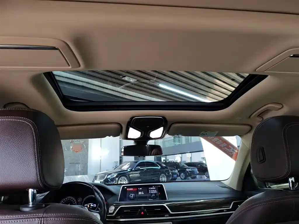 BMW 7 Series 2018 730Li Leading Type Excellence Package фото 14
