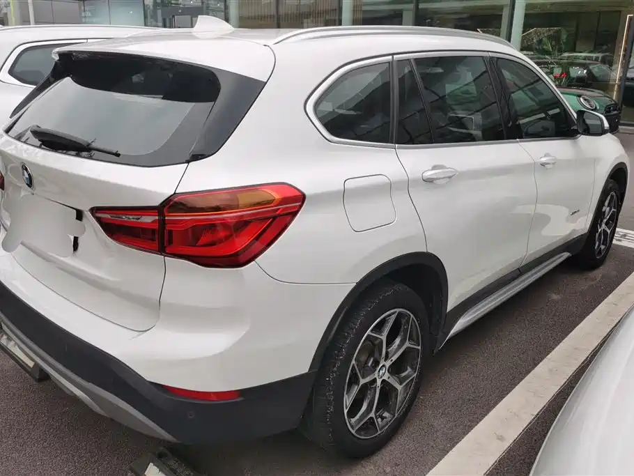 BMW X1 2018 sDrive18Li Premium Model фото 3