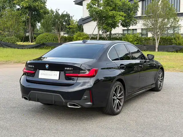 BMW 3 Series 2023 320i M Sport Package — фото 3
