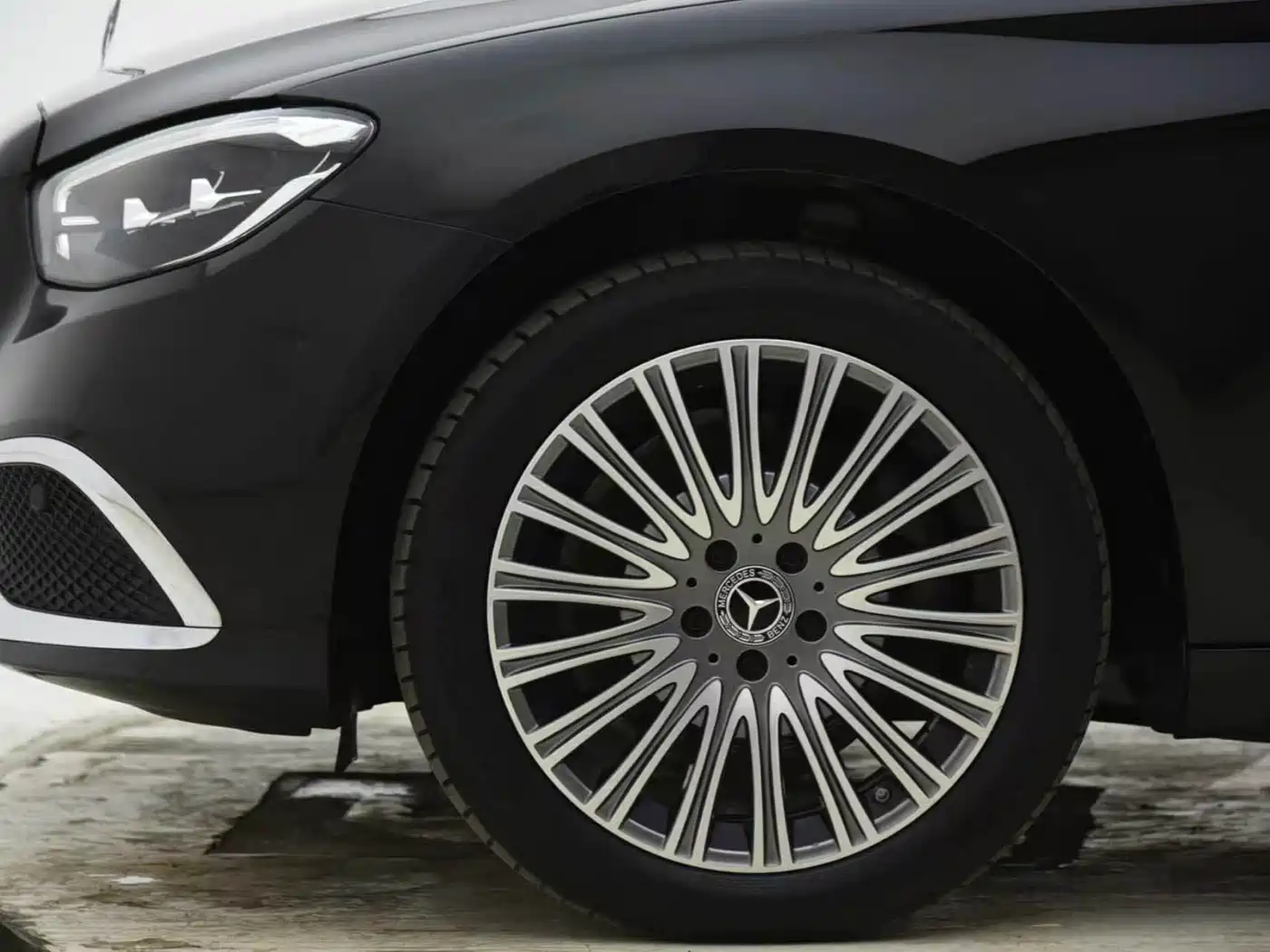 Mercedes-Benz E-Class 2022 Second Facelift E 300 L Luxury фото 5
