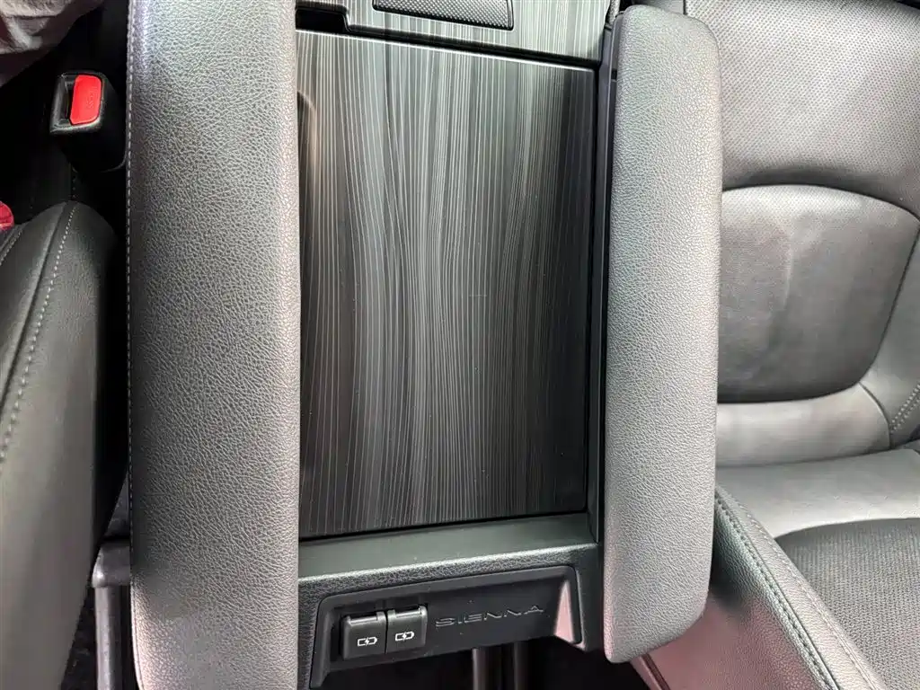 Toyota Sienna 2021 2.5L Hybrid Ultimate Edition фото 15