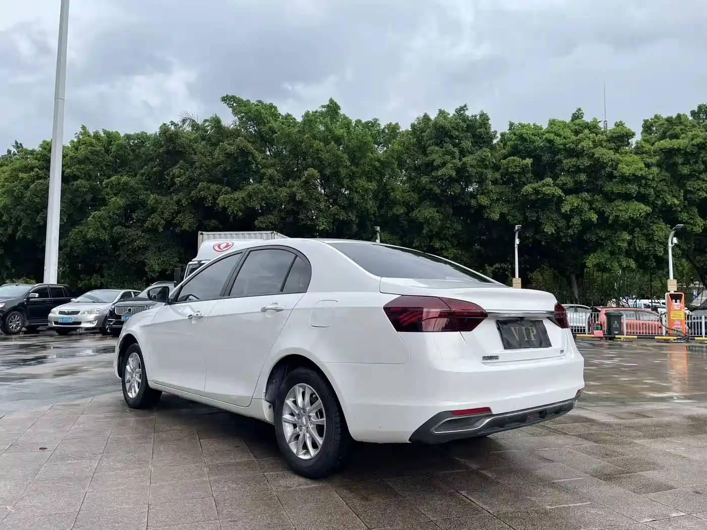 Фото 9 - Geely Emgrand