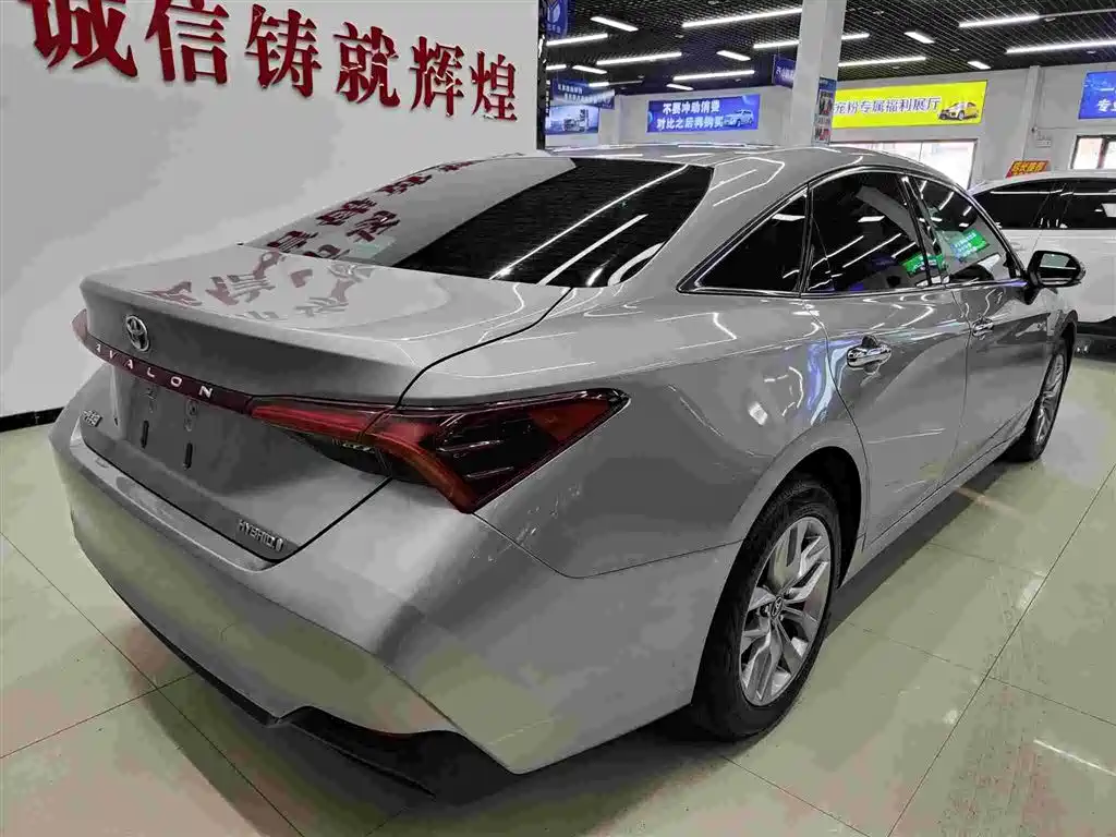 Toyota Avalon 2019 Hybrid 2.5L Luxury Edition China VI фото 4