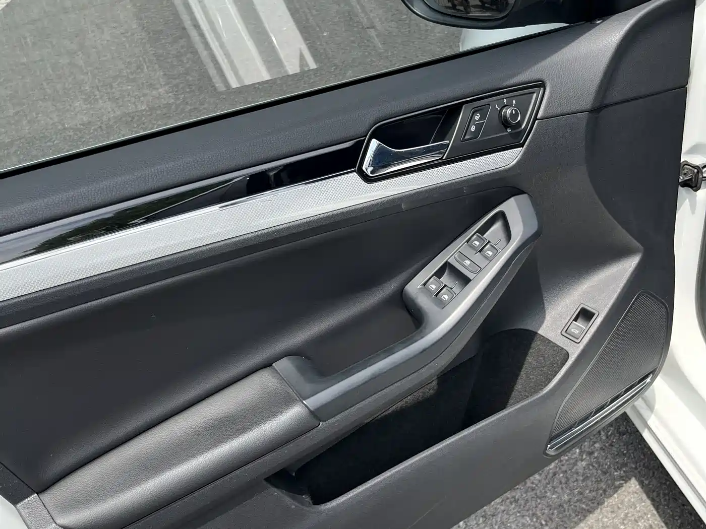 Volkswagen Sagitar 2017 1.6L Automatic Comfort фото 21