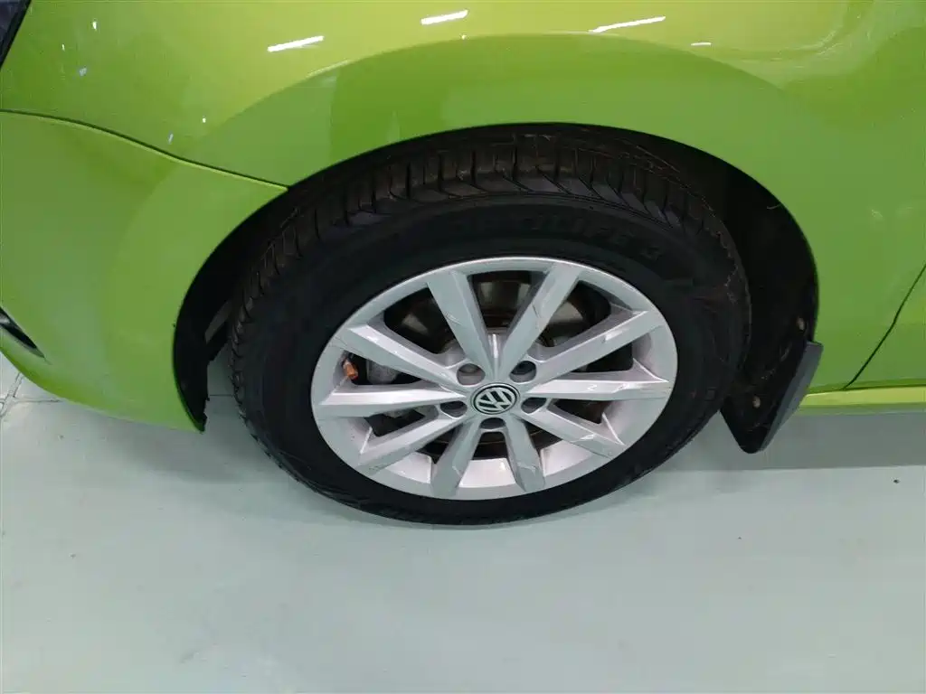 Volkswagen Polo 2014 1.6L Automatic Luxury Edition фото 25