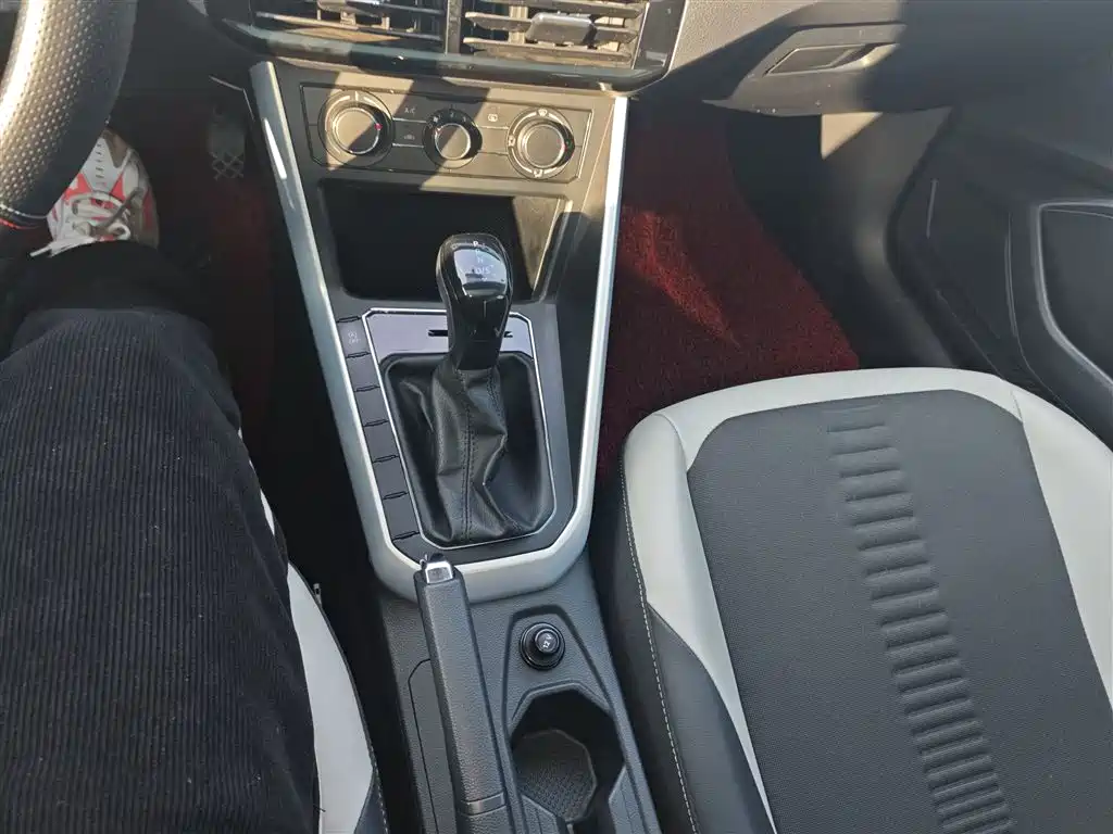 Volkswagen Polo 2019 Plus 1.5L Automatic Colorful Tech Edition фото 14