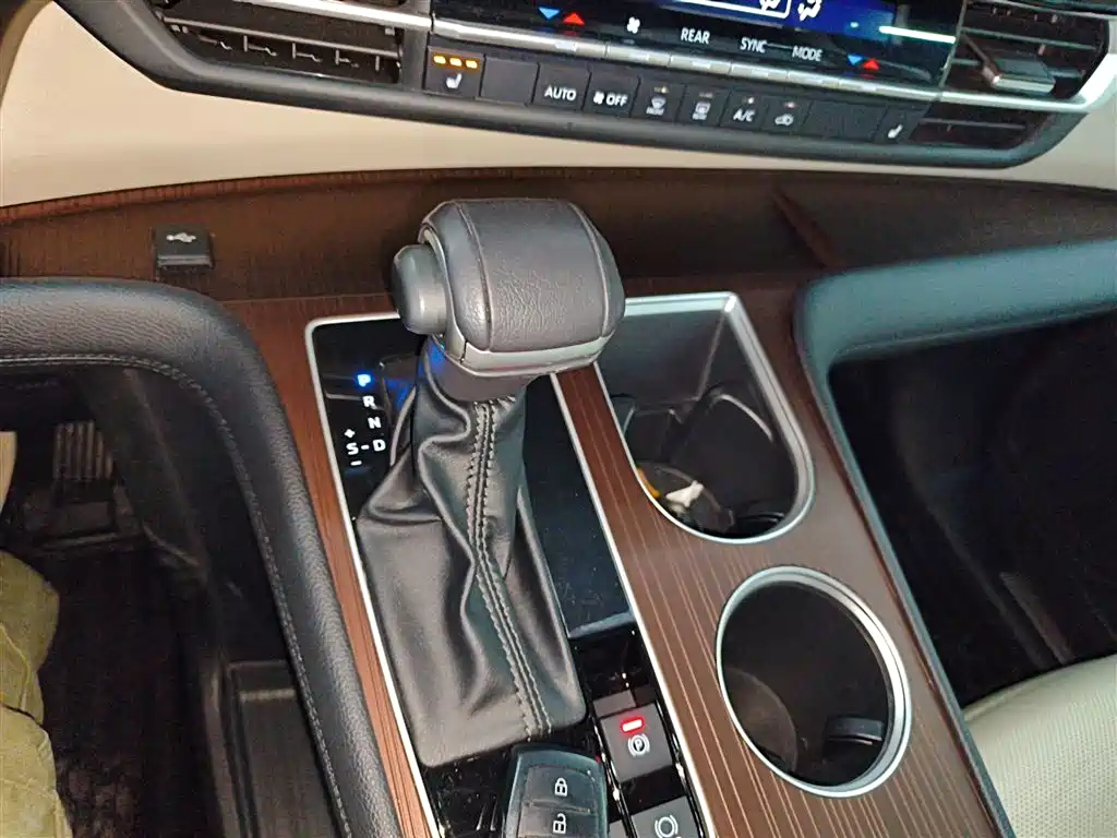 Toyota Granvia 2023 2.5L Hybrid Prestige Welfare PLUS Edition фото 6