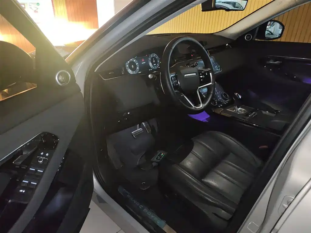 Land Rover Range Rover Evoque 2023 Range Rover Evoque L 249PS Corinthian Bronze Special Edition фото 13