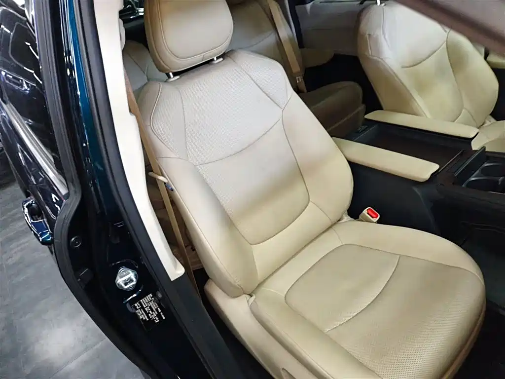 Toyota Granvia 2023 2.5L Hybrid Prestige Welfare PLUS Edition фото 17