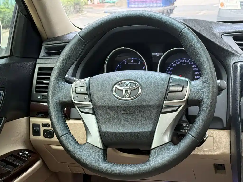 صورة 7 - Toyota Reiz