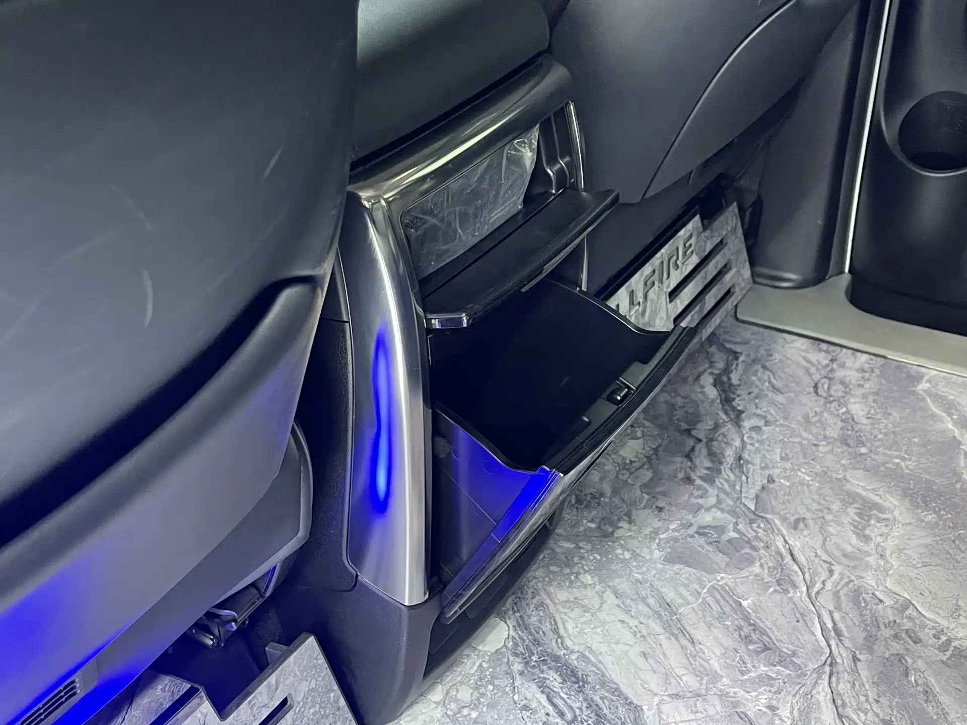 Фото 23 - Toyota Vellfire