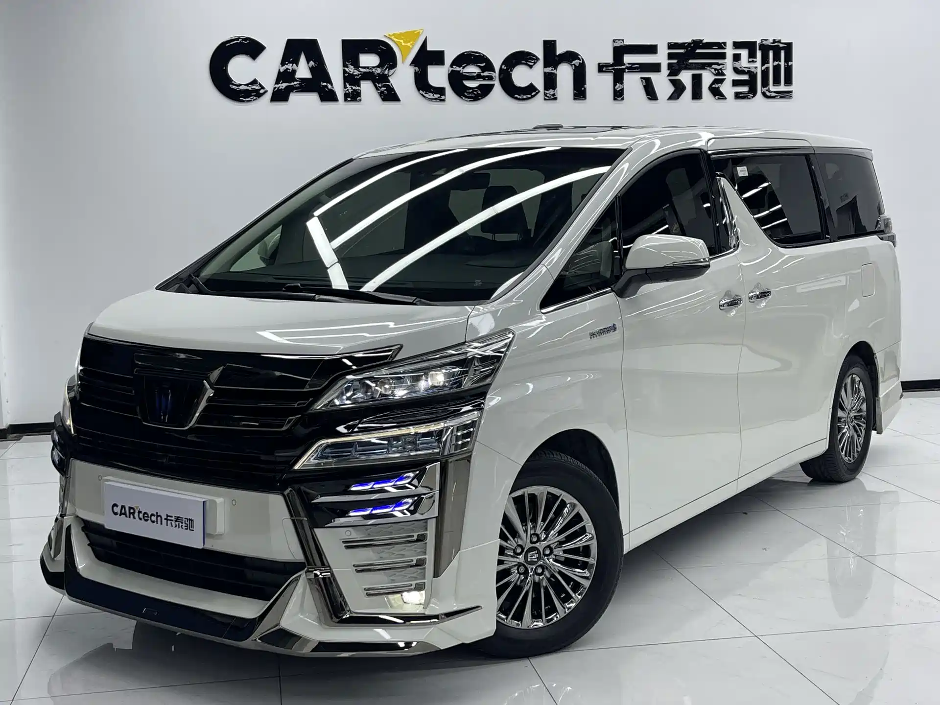 Фото 1 - Toyota Vellfire