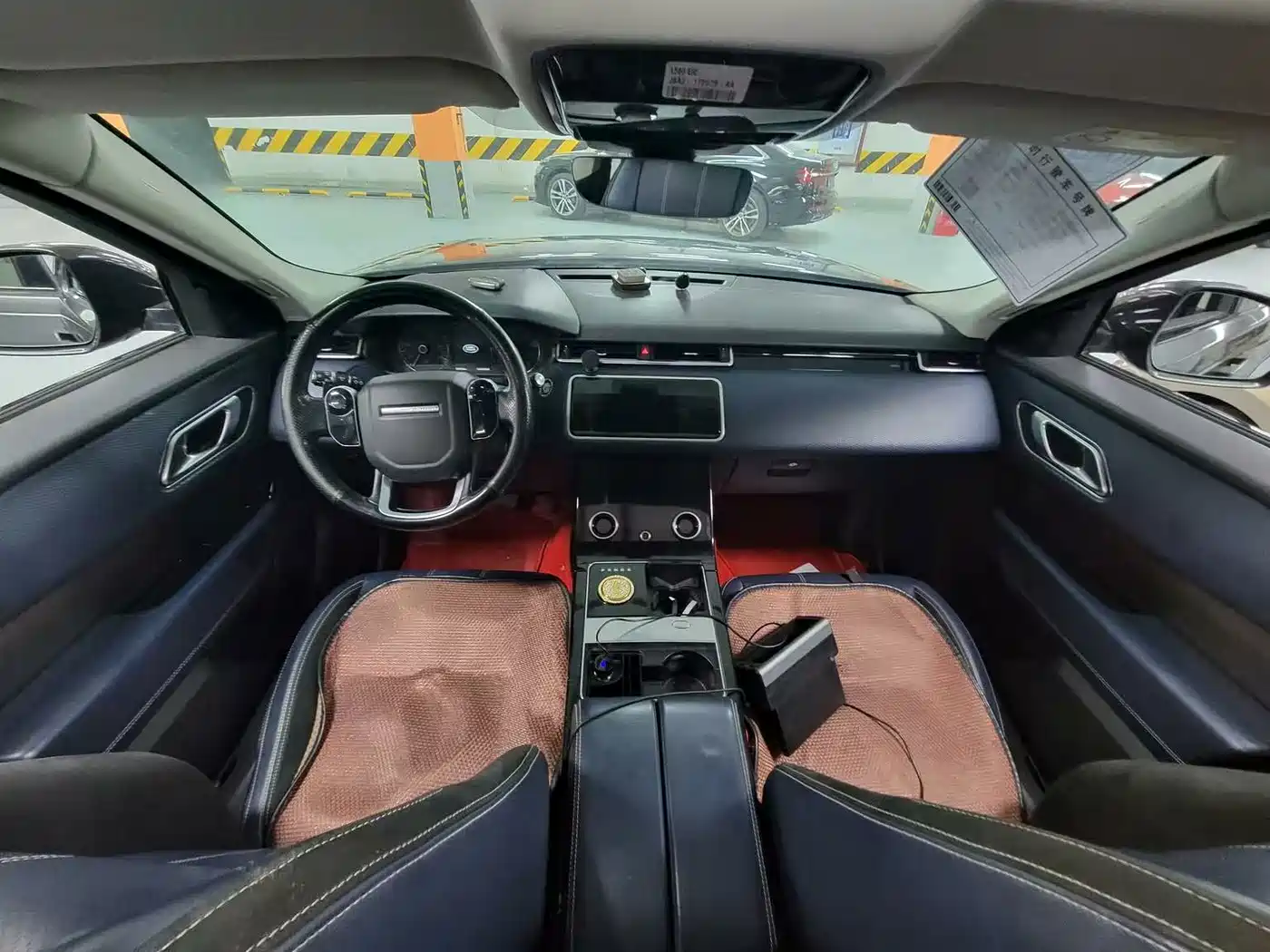 Фото 11 - Land Rover Range Rover Velar
