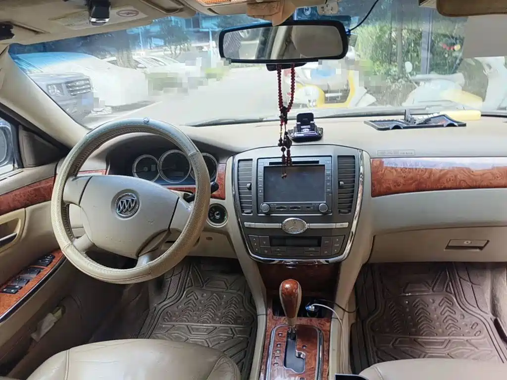 Photo 12 - Buick LaCrosse