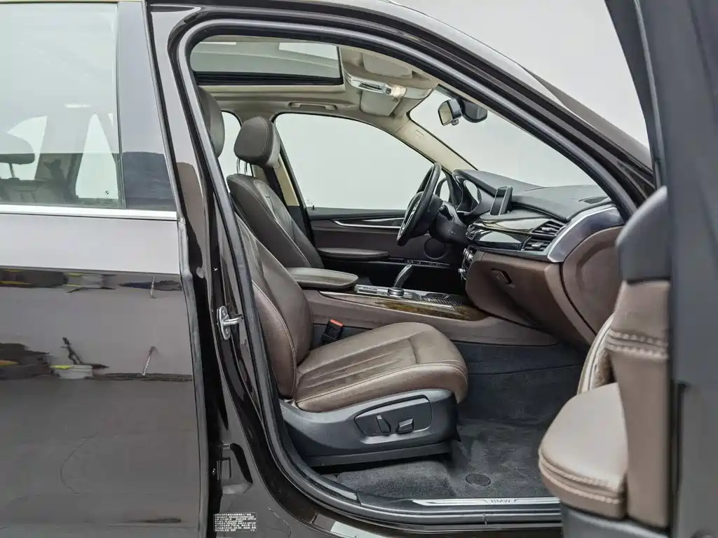 Photo 23 - BMW X5 (Import)