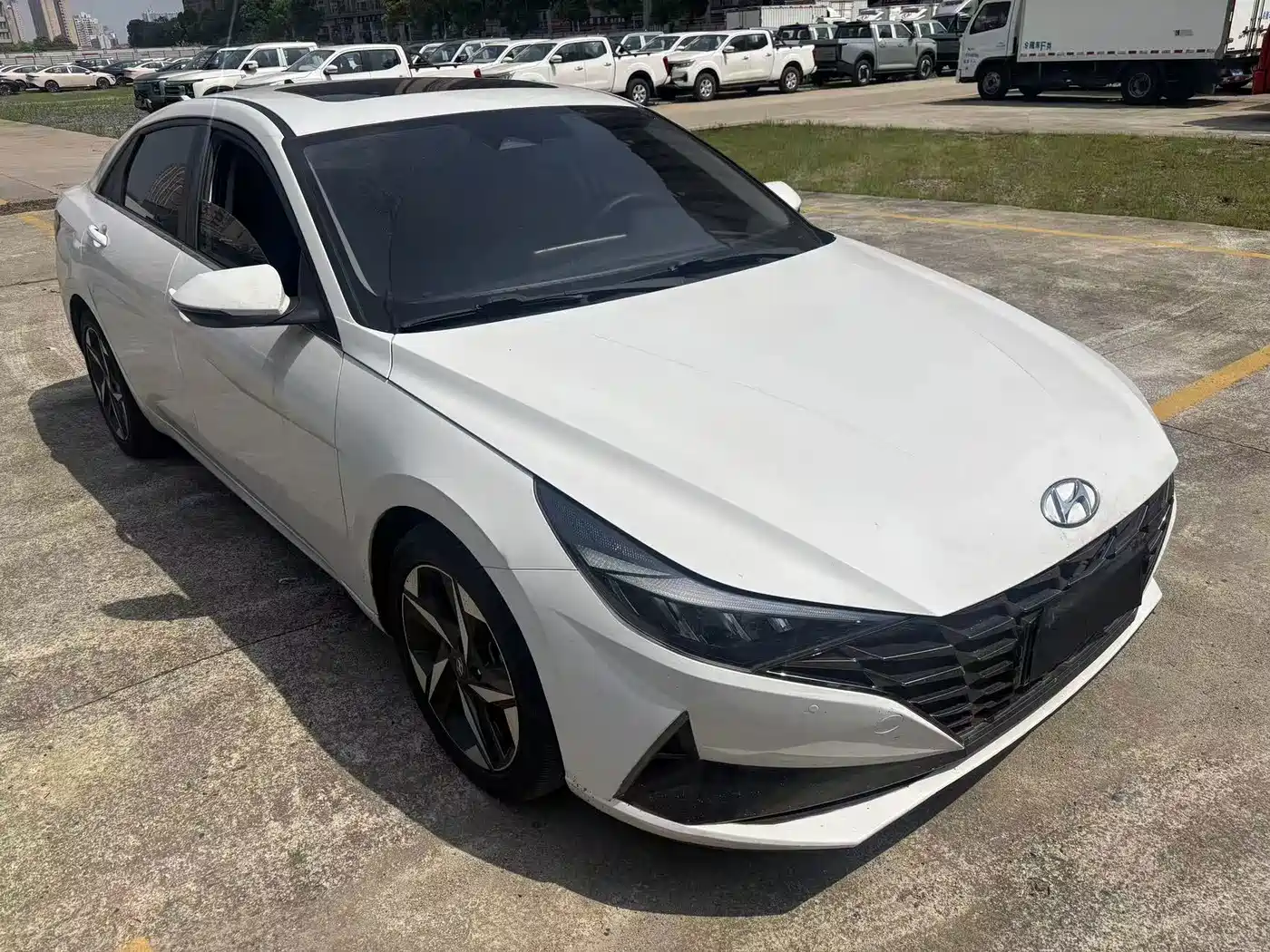 Фото 3 - Hyundai Elantra