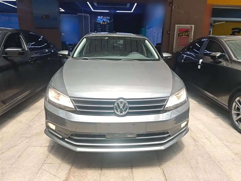 Volkswagen Sagitar 2016 230TSI 25th Anniversary Edition фото 3