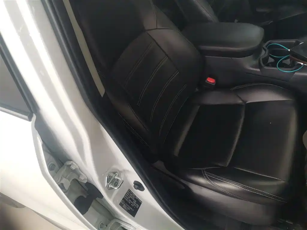 Toyota Wildlander 2023 2.0L CVT FWD LE фото 25