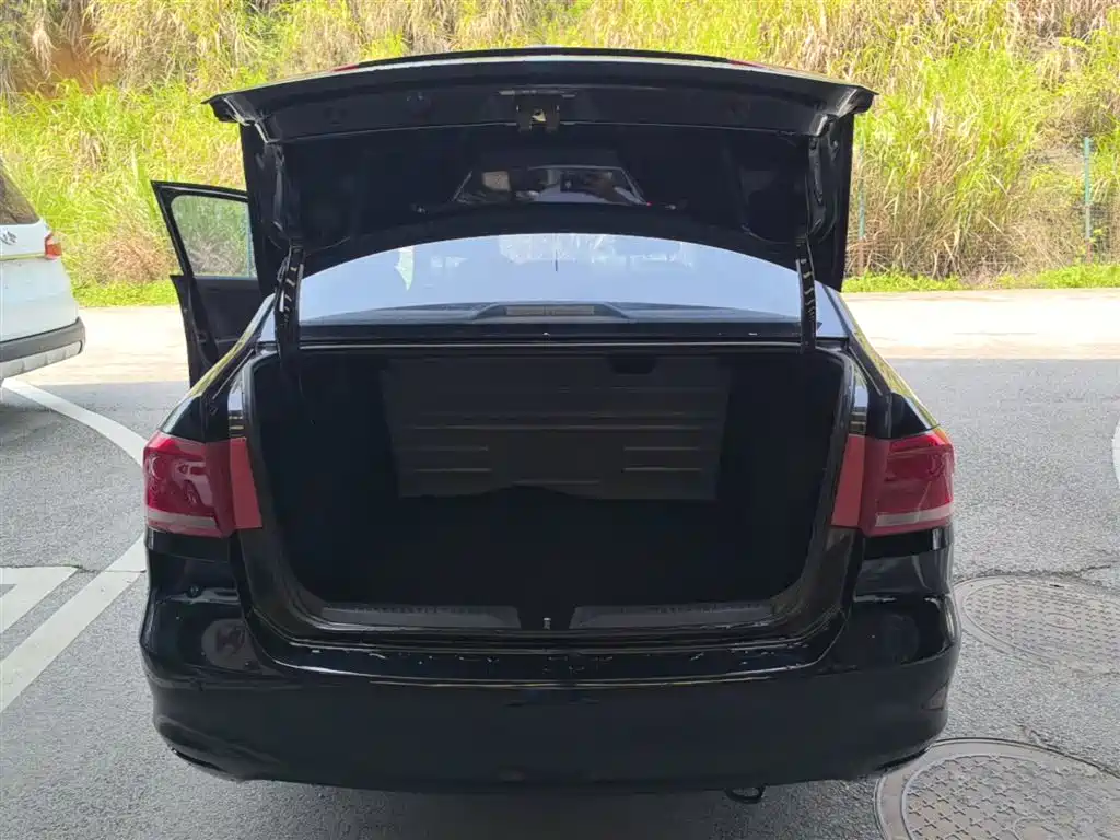 Volkswagen Santana 2013 1.6L Automatic Trend Edition фото 14