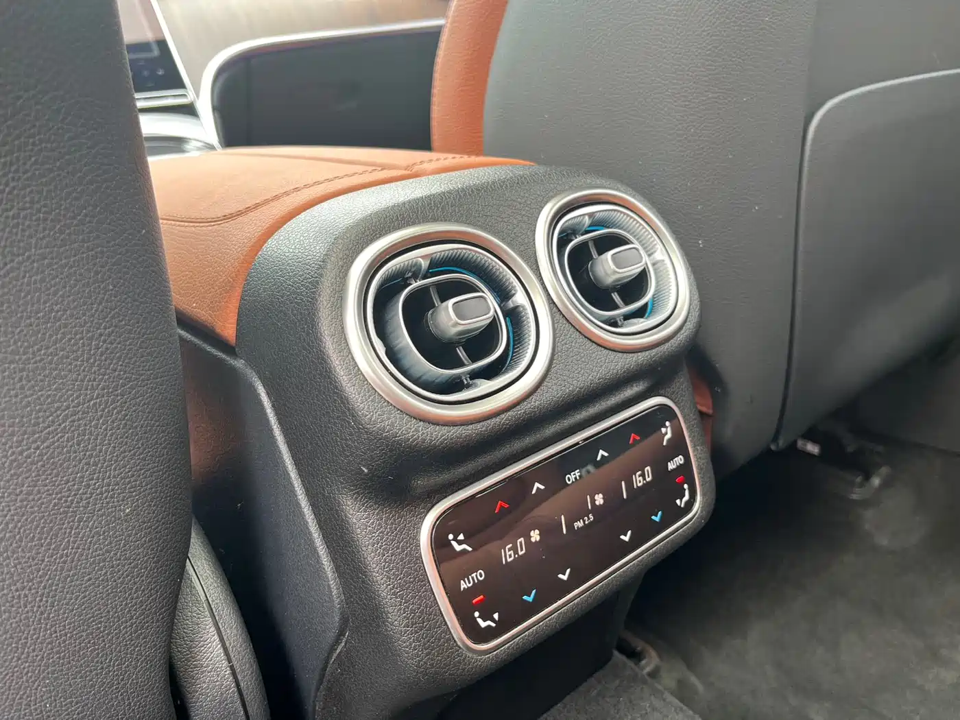 صورة 17 - Mercedes-Benz GLC