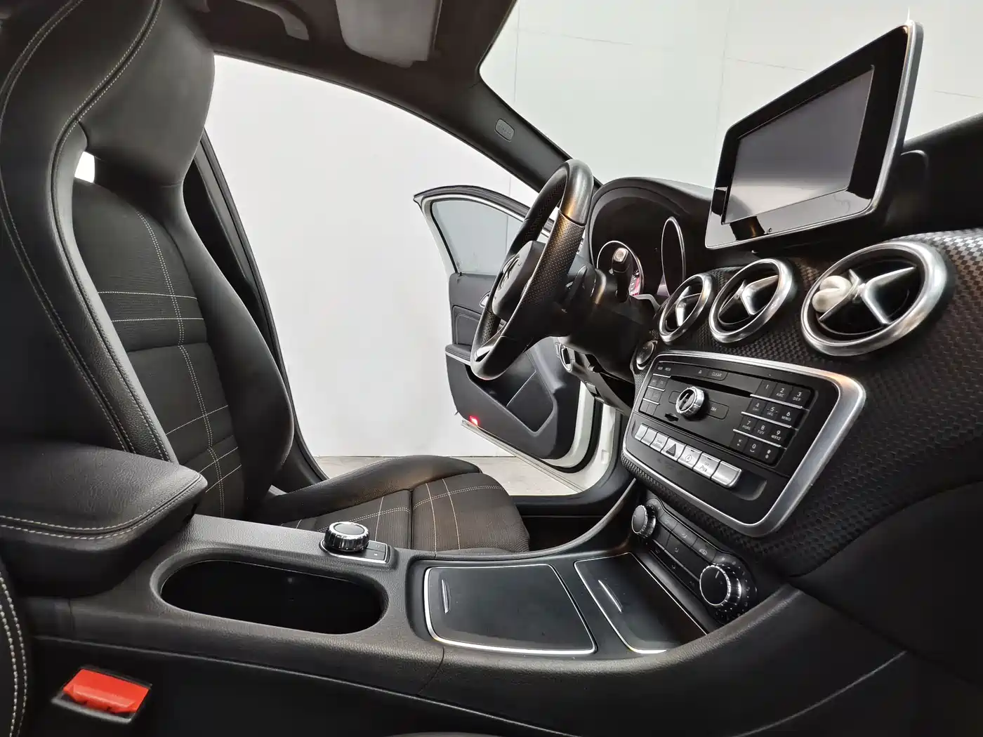 Mercedes-Benz A-Class (Import) 2017 A 200 Fashion Edition фото 15