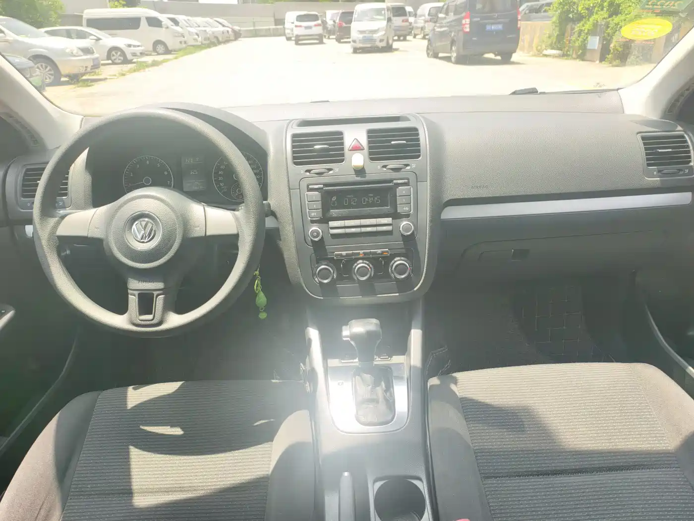 Volkswagen Sagitar 2011 1.6L Automatic Fashion фото 7