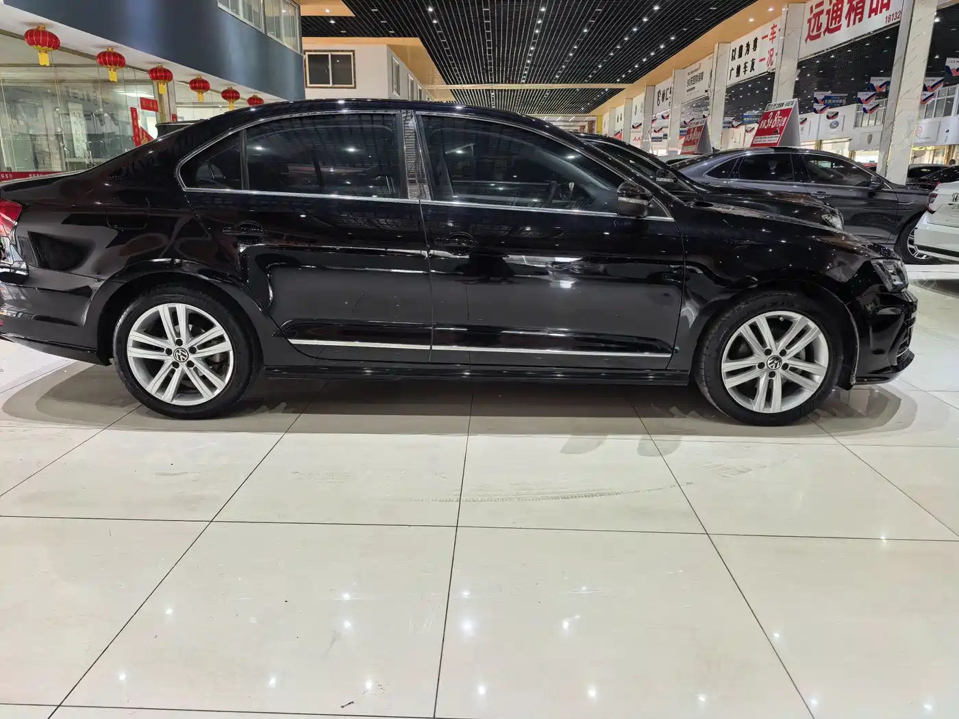 Volkswagen Sagitar 2018 280TSI DSG Spark Edition фото 4