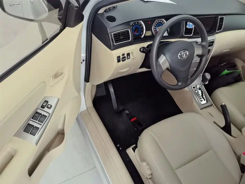 Toyota Corolla 2013 1.6L Automatic Excellence Edition фото 16