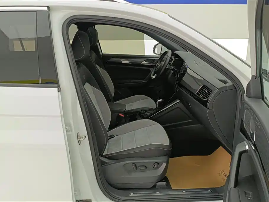 Volkswagen Tayron 2022 380TSI 4WD R-Line Smart Connect Edition фото 8