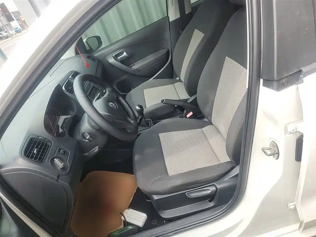 Volkswagen Polo 2016 1.4L Manual Trend фото 15