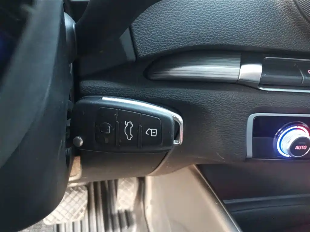 Audi A3 2015 Limousine 40 TFSI Automatic Comfort фото 11