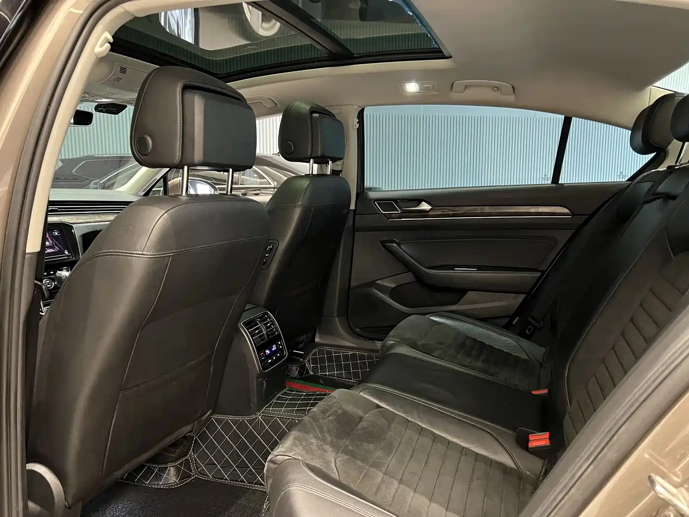 Volkswagen Magotan 2017 330TSI DSG Luxury фото 9