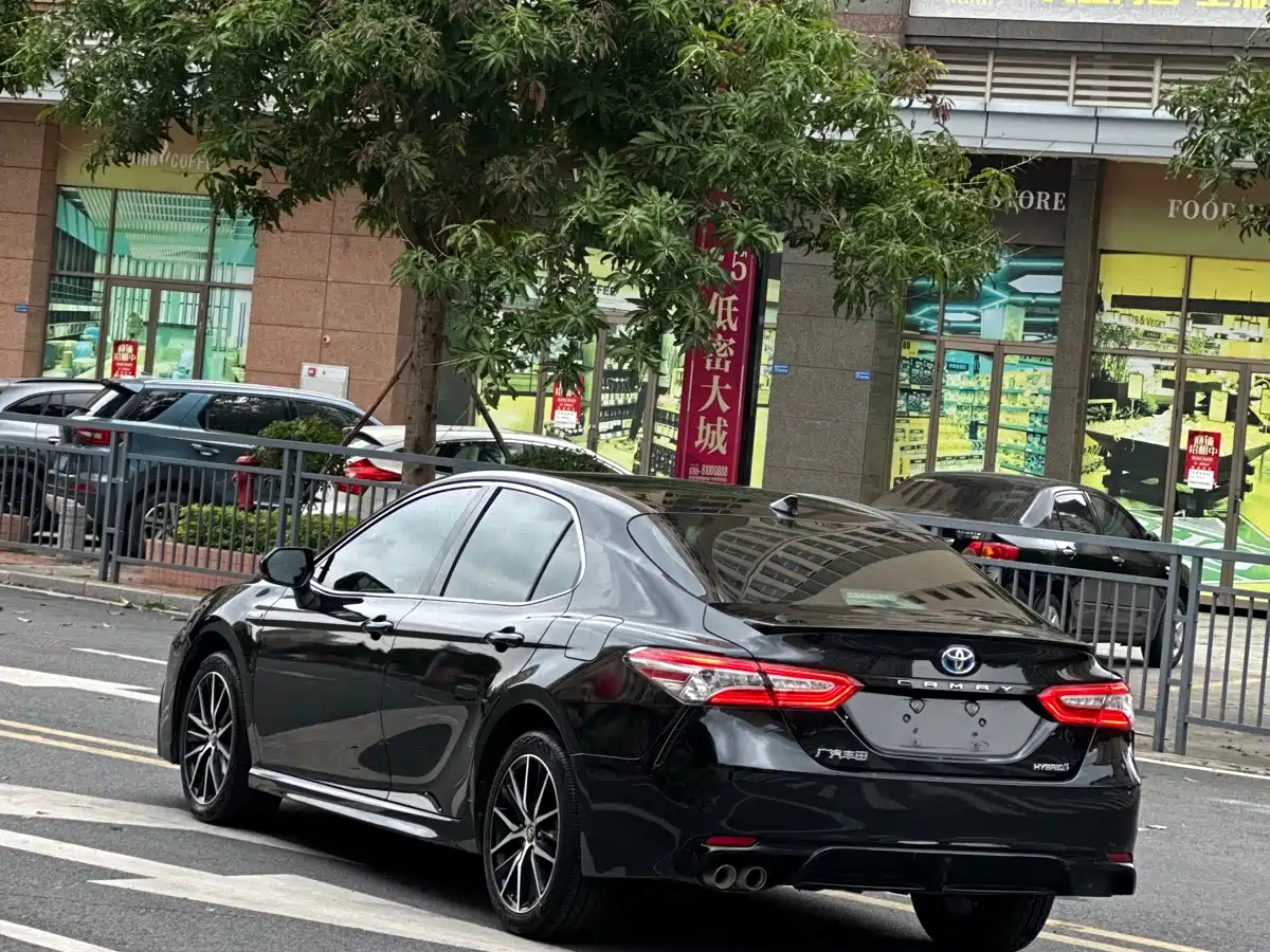 Toyota Camry 2021 Hybrid 2.5HS Fashion Edition фото 6