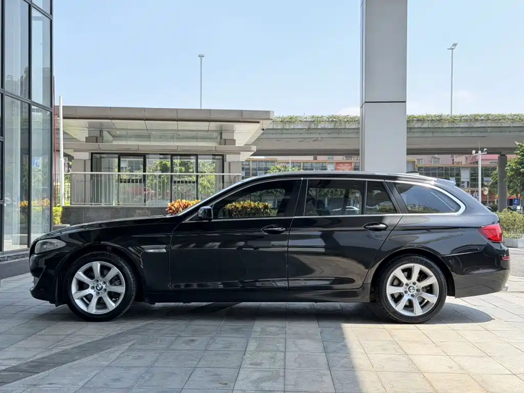 BMW 5 Series (Import) 2013 2012 530i Leading Touring Edition