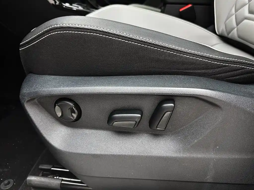 Volkswagen Tayron 2023 280TSI 2WD Luxury Plus Advanced Edition фото 17