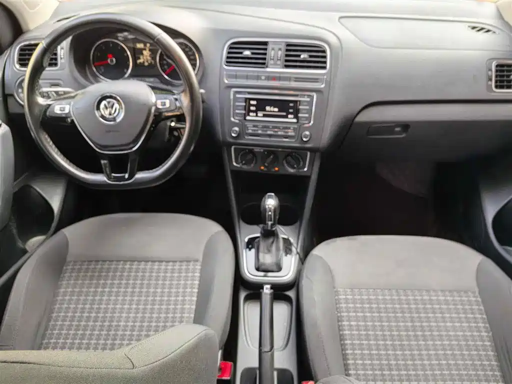 Volkswagen Polo 2016 1.6L Automatic Comfort фото 15